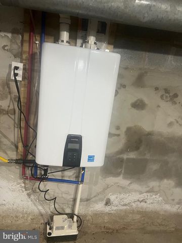 330 HAZEL AVE, Delanco, NJ 08075