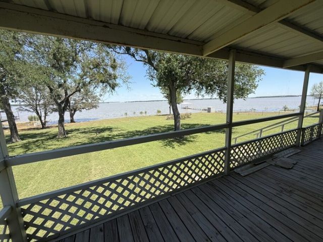 328 Meadow Pond Court, Runaway Bay, TX 76426