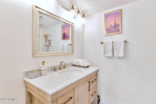 3411 E Valley Vista Lane, Paradise Valley, AZ 85253