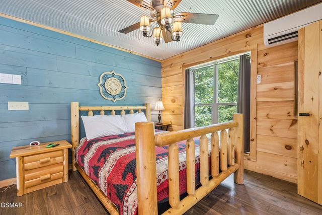 349 Wiley Oakley Drive, Gatlinburg, TN 37738