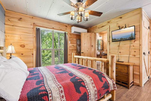 349 Wiley Oakley Drive, Gatlinburg, TN 37738