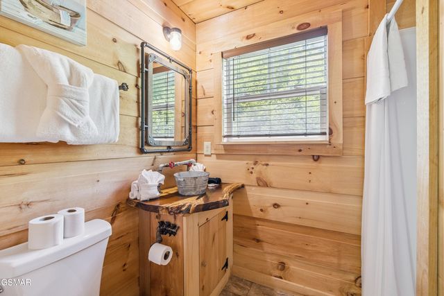 349 Wiley Oakley Drive, Gatlinburg, TN 37738