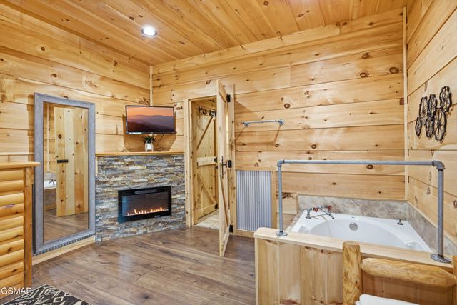 349 Wiley Oakley Drive, Gatlinburg, TN 37738
