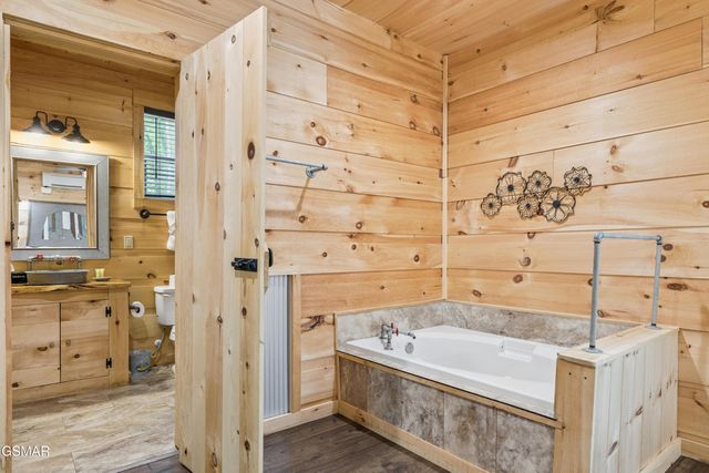349 Wiley Oakley Drive, Gatlinburg, TN 37738