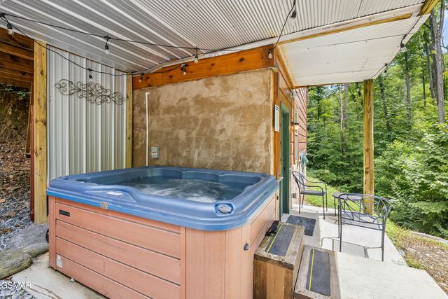 349 Wiley Oakley Drive, Gatlinburg, TN 37738