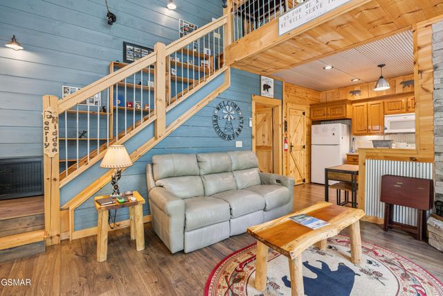 349 Wiley Oakley Drive, Gatlinburg, TN 37738