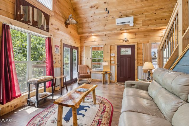 349 Wiley Oakley Drive, Gatlinburg, TN 37738