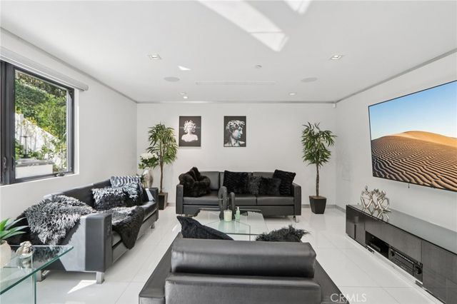 23670 Park Andorra, Calabasas, CA 91302