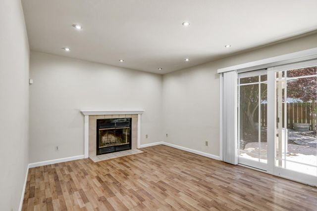 6932 Springmont Dr, Elk Grove, CA 95758