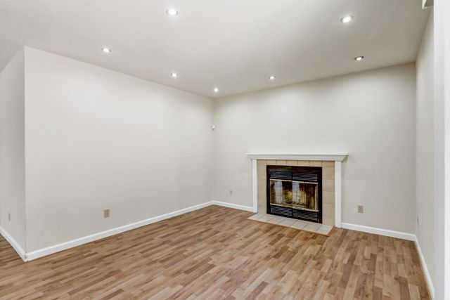6932 Springmont Dr, Elk Grove, CA 95758