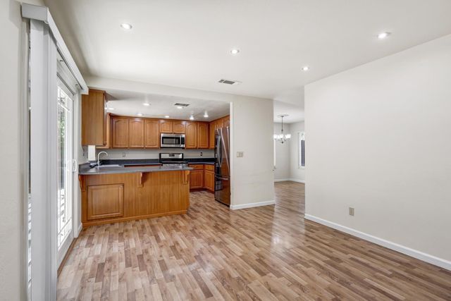 6932 Springmont Dr, Elk Grove, CA 95758