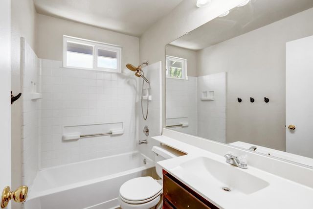 6932 Springmont Dr, Elk Grove, CA 95758