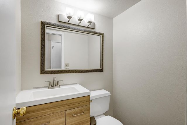 6932 Springmont Dr, Elk Grove, CA 95758