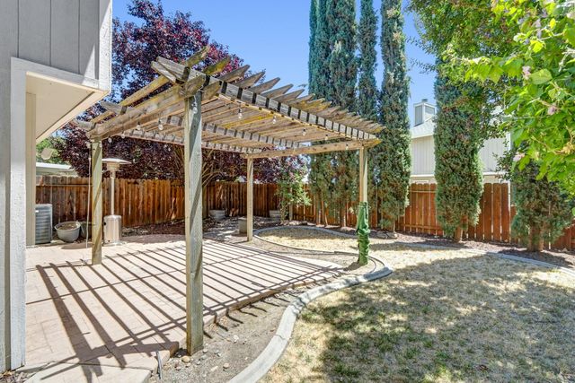 6932 Springmont Dr, Elk Grove, CA 95758