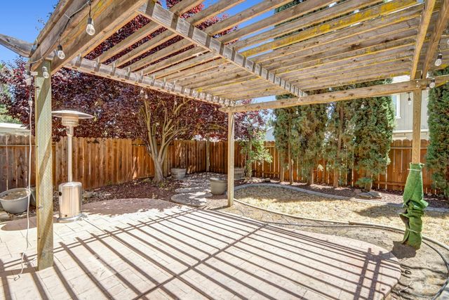 6932 Springmont Dr, Elk Grove, CA 95758