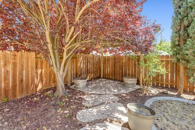 6932 Springmont Dr, Elk Grove, CA 95758