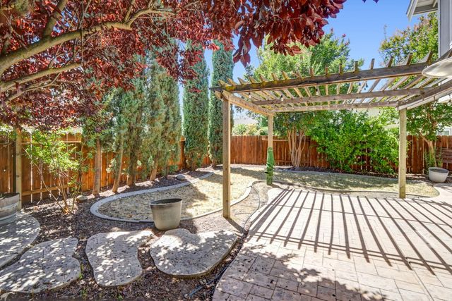 6932 Springmont Dr, Elk Grove, CA 95758