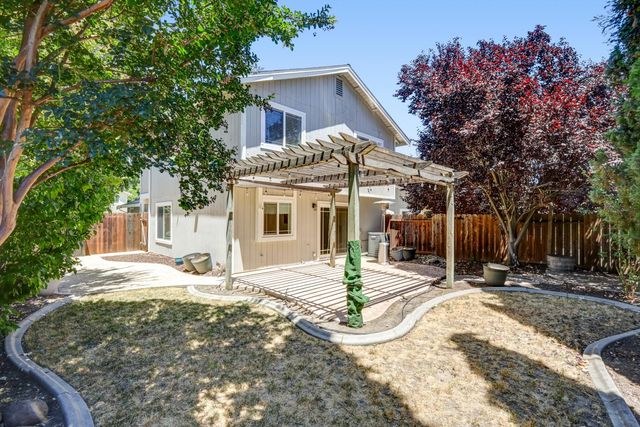 6932 Springmont Dr, Elk Grove, CA 95758
