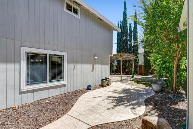 6932 Springmont Dr, Elk Grove, CA 95758