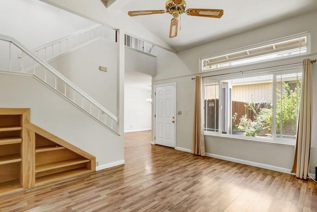 6932 Springmont Dr, Elk Grove, CA 95758