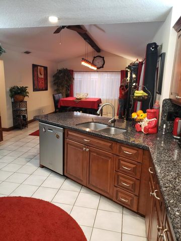 1402 SW 25th Avenue, Deerfield Beach, FL 33442