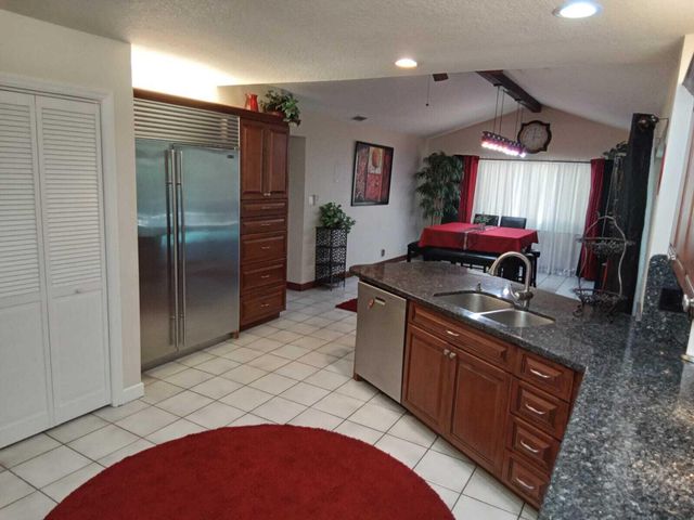 1402 SW 25th Avenue, Deerfield Beach, FL 33442