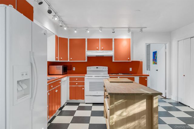 660 N Chodikee Lake Road, Highland, NY 12528