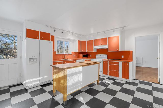 660 N Chodikee Lake Road, Highland, NY 12528