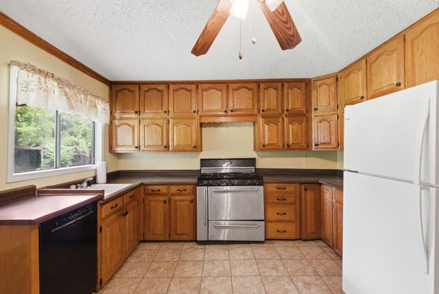 108 Sandra Drive, Azle, TX 76020