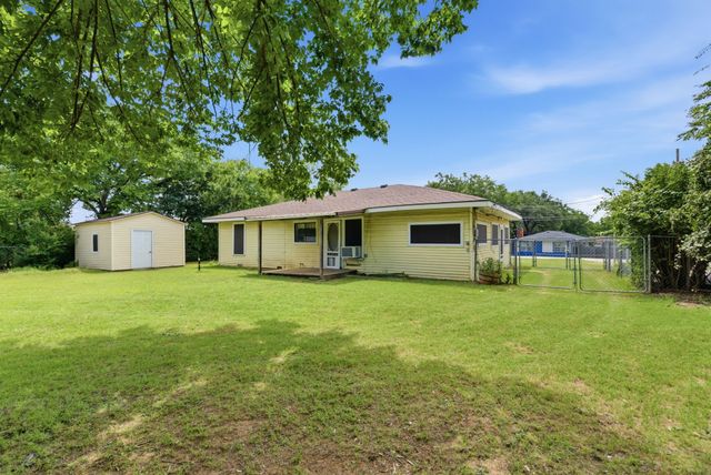 108 Sandra Drive, Azle, TX 76020