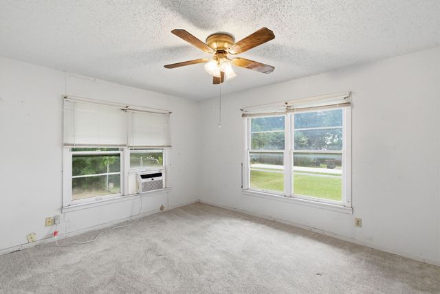 108 Sandra Drive, Azle, TX 76020