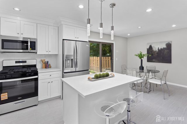 27 davids Court, South Brunswick, NJ 08810