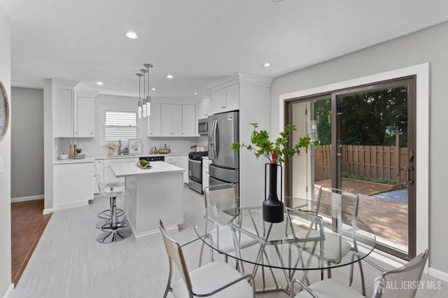 27 davids Court, South Brunswick, NJ 08810