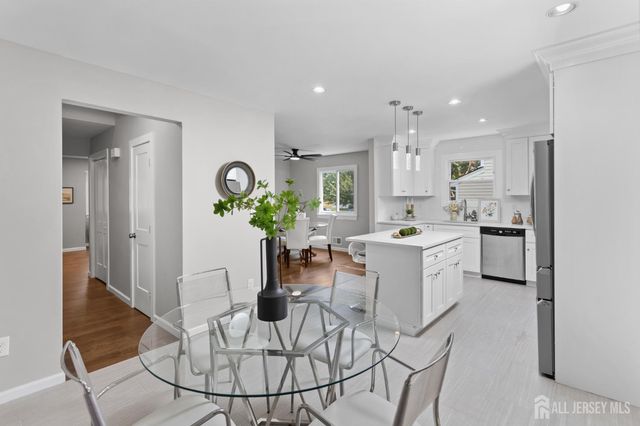 27 davids Court, South Brunswick, NJ 08810