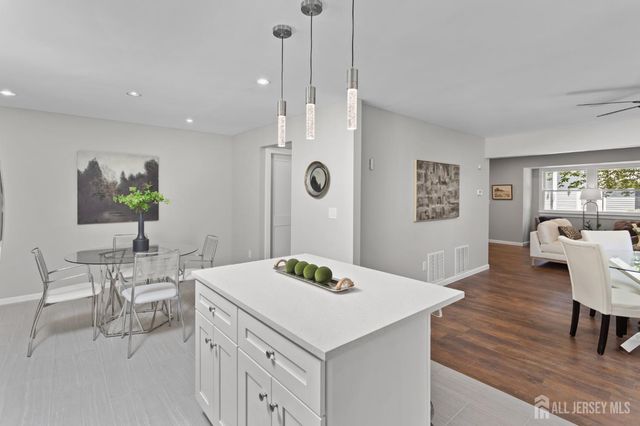 27 davids Court, South Brunswick, NJ 08810