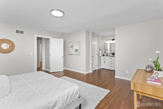 27 davids Court, South Brunswick, NJ 08810
