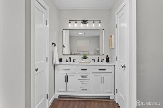 27 davids Court, South Brunswick, NJ 08810