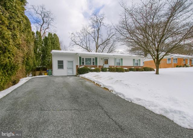 1075 PRINCESS DR, Harrisburg, PA 17113