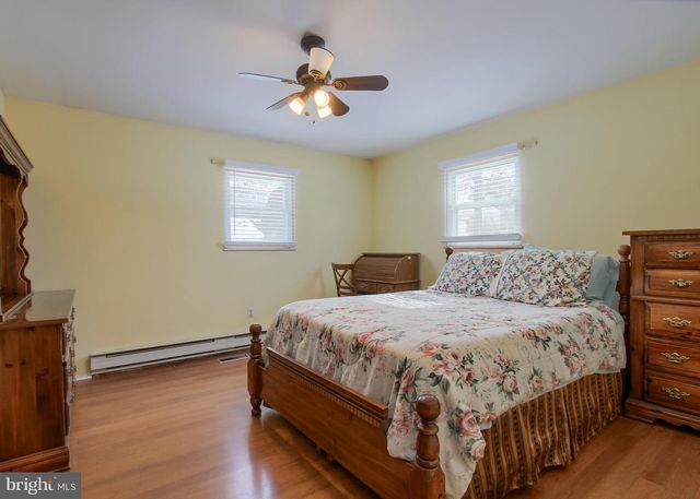 1075 PRINCESS DR, Harrisburg, PA 17113