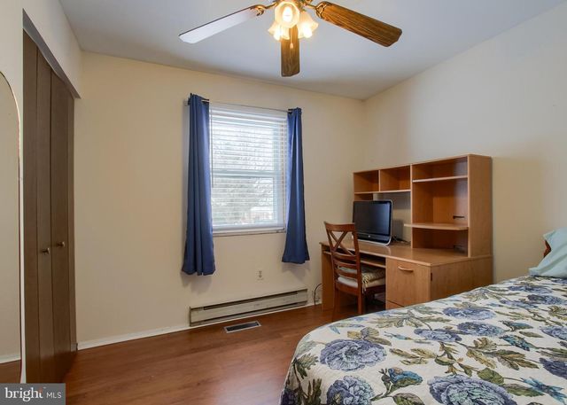 1075 PRINCESS DR, Harrisburg, PA 17113