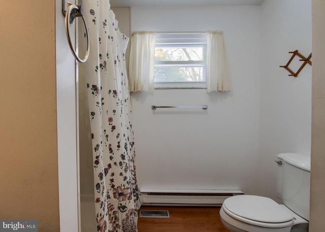 1075 PRINCESS DR, Harrisburg, PA 17113