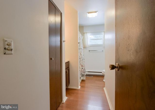 1075 PRINCESS DR, Harrisburg, PA 17113