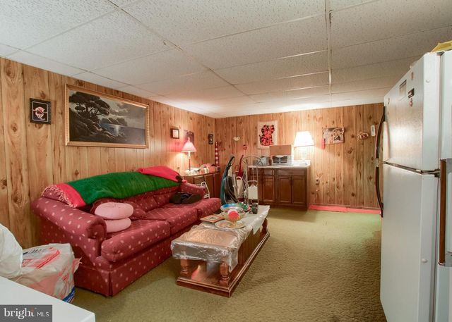 1075 PRINCESS DR, Harrisburg, PA 17113