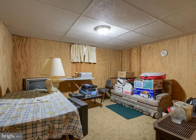 1075 PRINCESS DR, Harrisburg, PA 17113