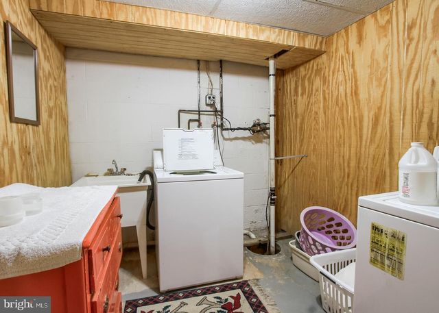 1075 PRINCESS DR, Harrisburg, PA 17113