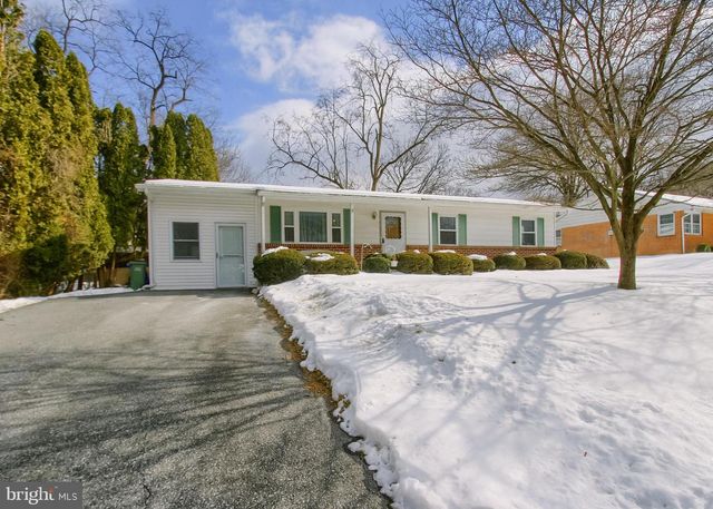 1075 PRINCESS DR, Harrisburg, PA 17113