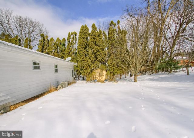 1075 PRINCESS DR, Harrisburg, PA 17113