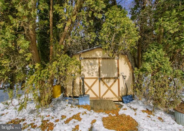 1075 PRINCESS DR, Harrisburg, PA 17113