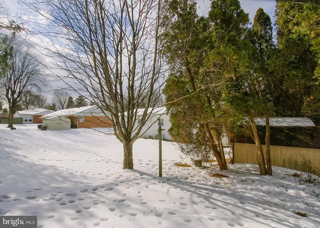 1075 PRINCESS DR, Harrisburg, PA 17113