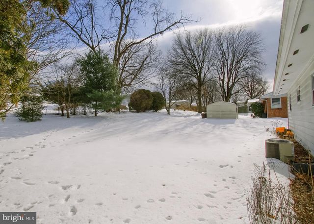 1075 PRINCESS DR, Harrisburg, PA 17113